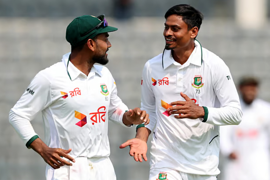সিলেটে বোলারদের রাজত্ব: চালকের আসনে বাংলাদেশ, দিনশেষে লিড ১৫৬