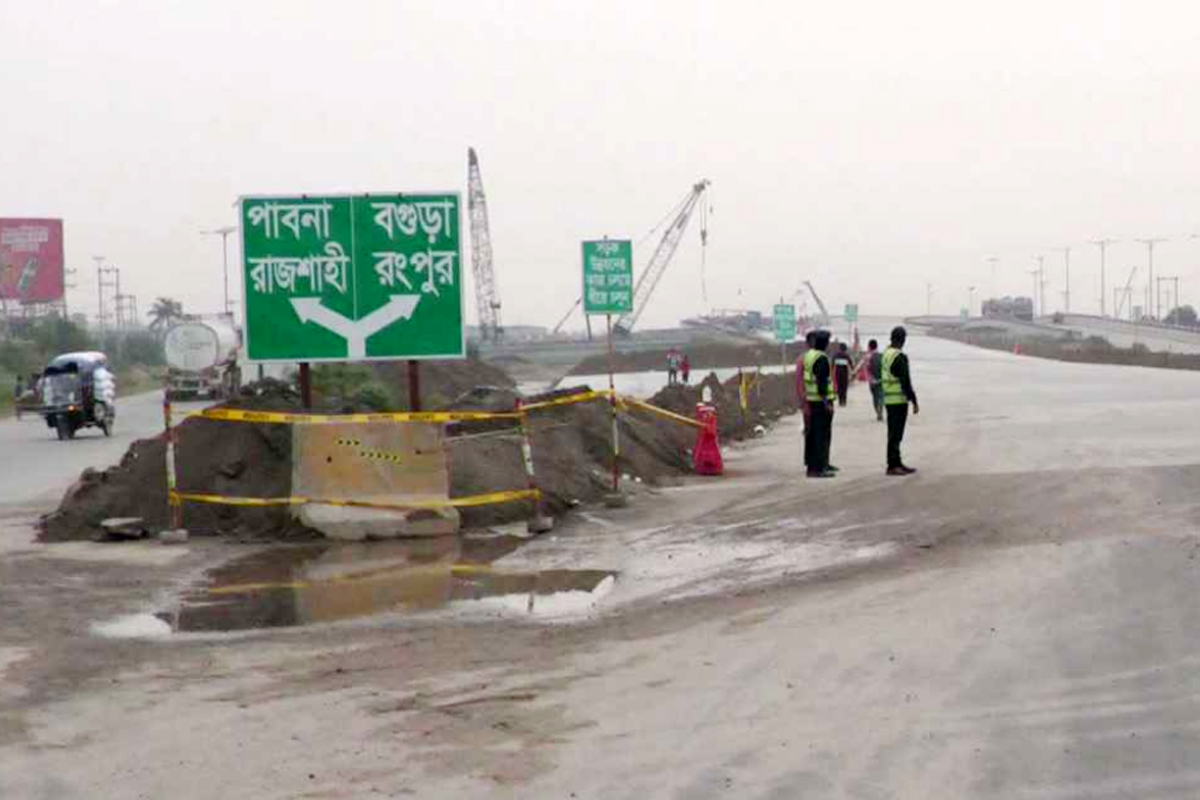 ঈদযাত্রায় উত্তরের পথে স্বস্তি: খুলে দেওয়া হলো হাটিকুমরুল ইন্টারচেঞ্জের ফ্লাইওভার লেন