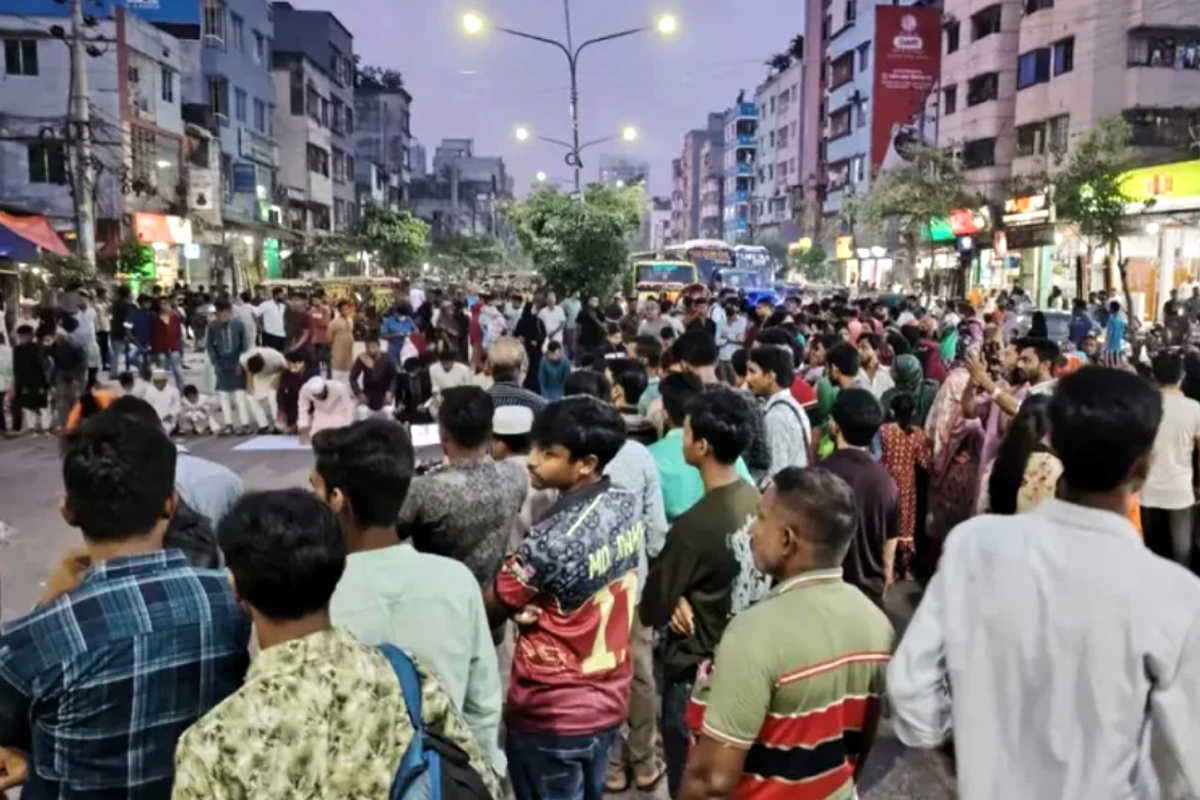 বিচার চেয়ে উত্তাল পল্লবী, সড়ক অবরোধ করে স্থানীয়দের বিক্ষোভ