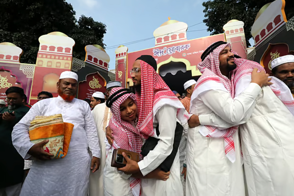 জাতীয় ঈদগাহে ঈদুল আজহার প্রধান জামাত সম্পন্ন: দেশ ও জাতির কল্যাণে বিশেষ মোনাজাত