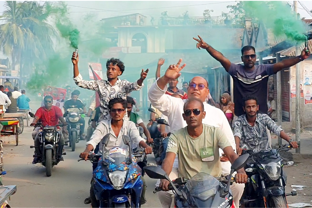 গুরুদাসপুরে চেয়ারম্যান প্রার্থী শাহীন কাওছারের মোটরসাইকেল শোভাযাত্রা