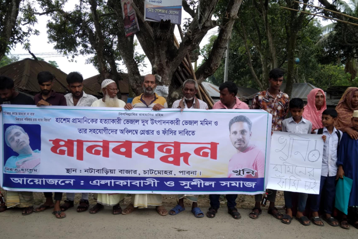 খুনিরা প্রকাশ্যে ঘুরছে পুলিশ ধরছেনা!