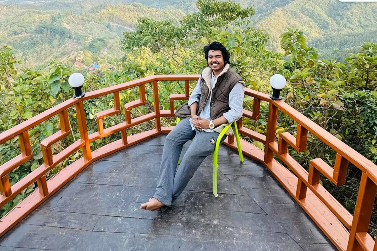 পাহাড়ের টানে দূর্জয় বড়ুয়া: সুরের ভুবনে প্রকৃতির আহ্বান
