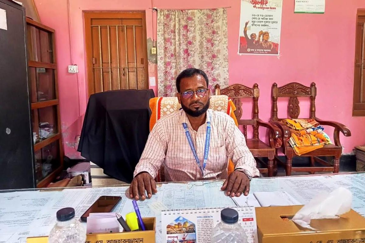 সাতক্ষীরায় শিক্ষা কর্মকর্তাকে ‘হুমকি ও হেনস্তা’র অভিযোগ জামায়াত নেতার বিরুদ্ধে