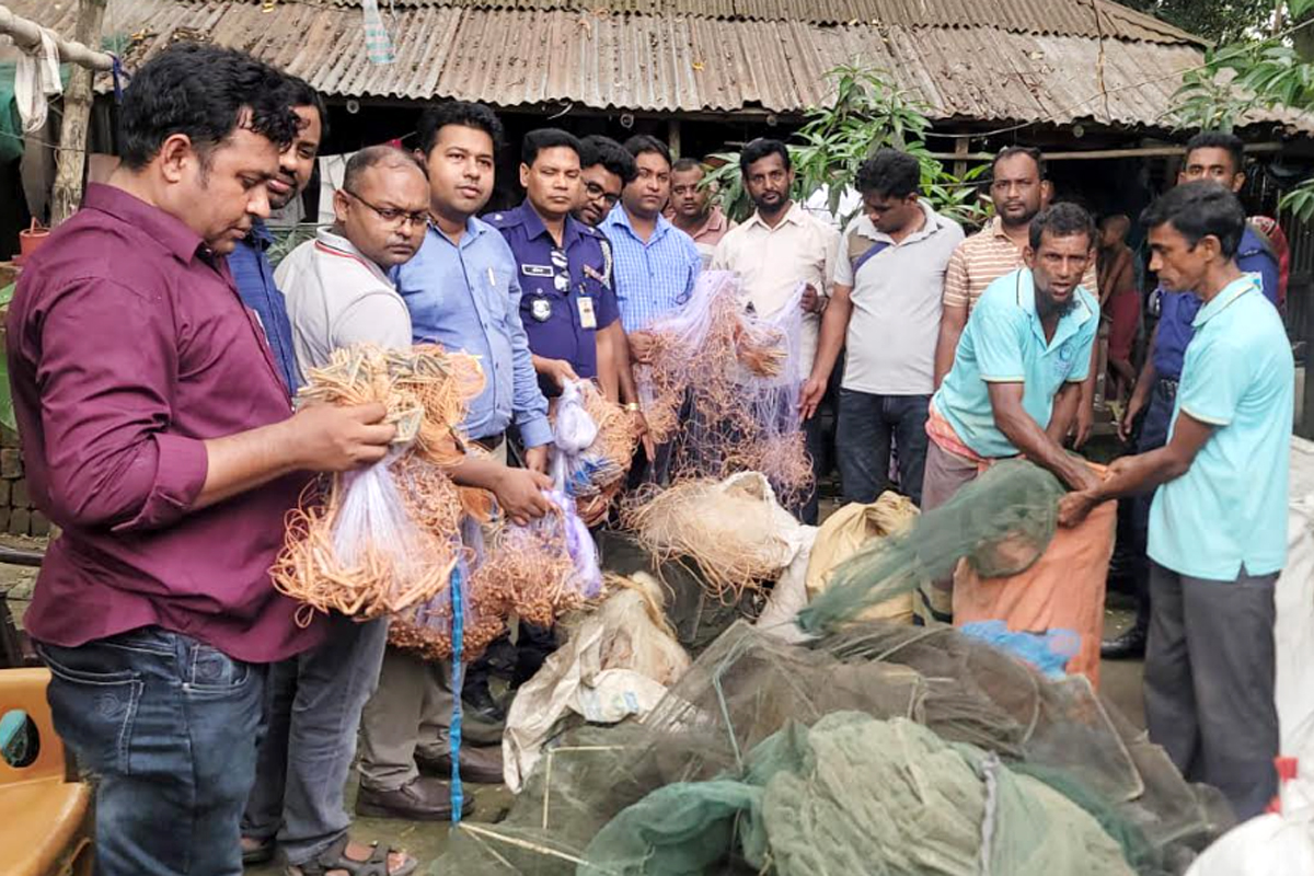 সিংড়ায় ২০ লাখ টাকার চায়না দুয়ারি জাল পুড়িয়ে ধ্বংস, একজনের কারাদণ্ড