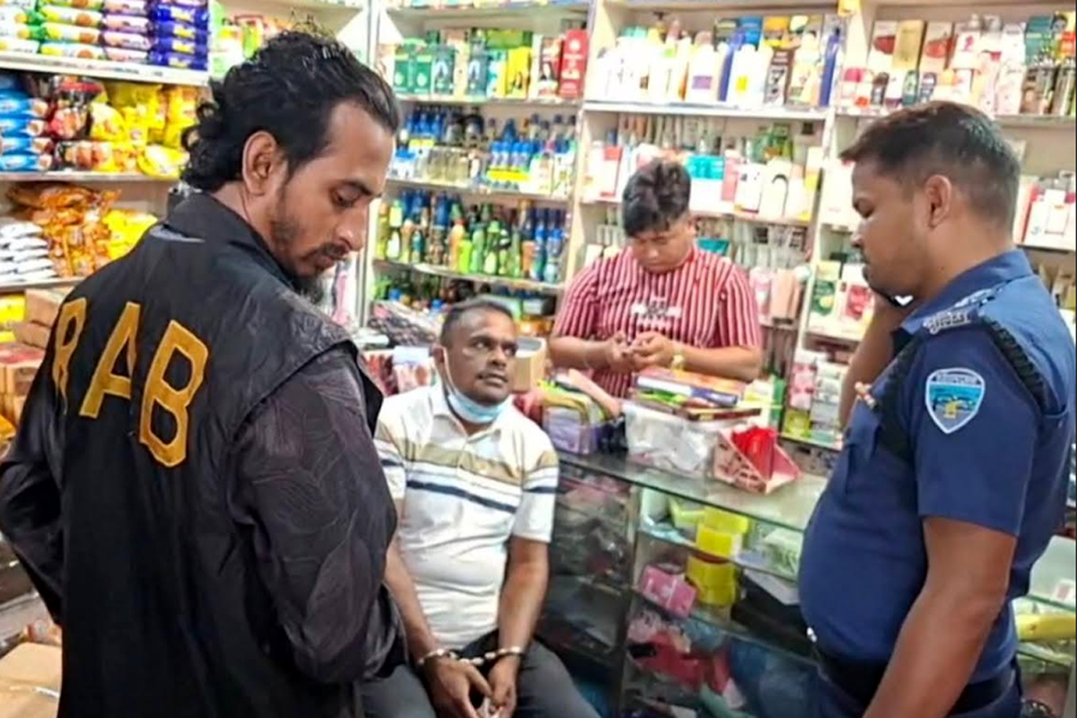 বেগমগঞ্জে সরকারি চাকরির নামে প্রতারণা: র‍্যাবের ভুয়া কর্মকর্তা গ্রেপ্তার