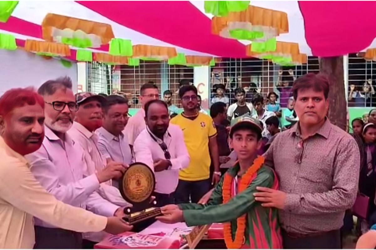 উল্লাপাড়ায় দেশসেরা ক্ষুদে দৌড়বিদ রিফাতকে সংবর্ধণা