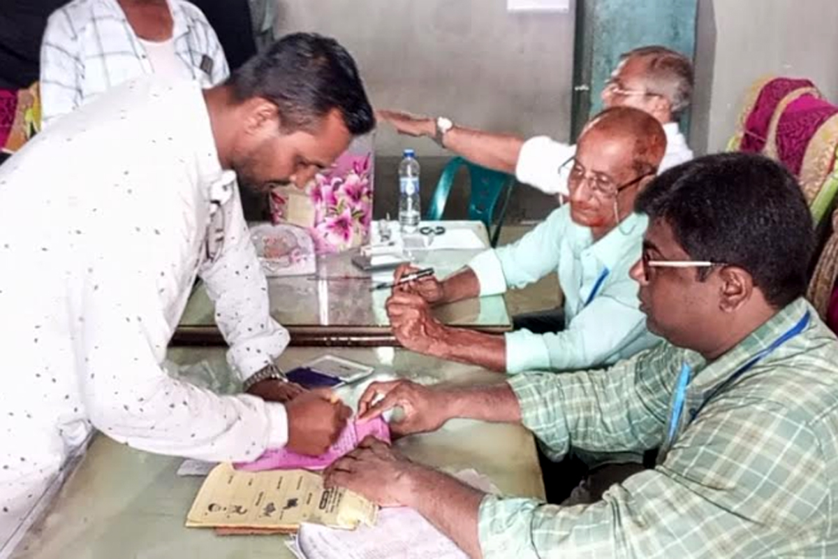 উৎসবমুখর পরিবেশে দিনাজপুর জেলা মিশুক-সিএনজি মালিক সমিতির নির্বাচন সম্পন্ন