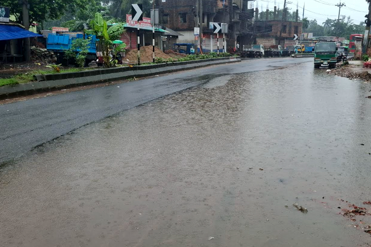 জলাবদ্ধতায় ভোগান্তিতে নোয়াখালীর দেড় লাখ মানুষ