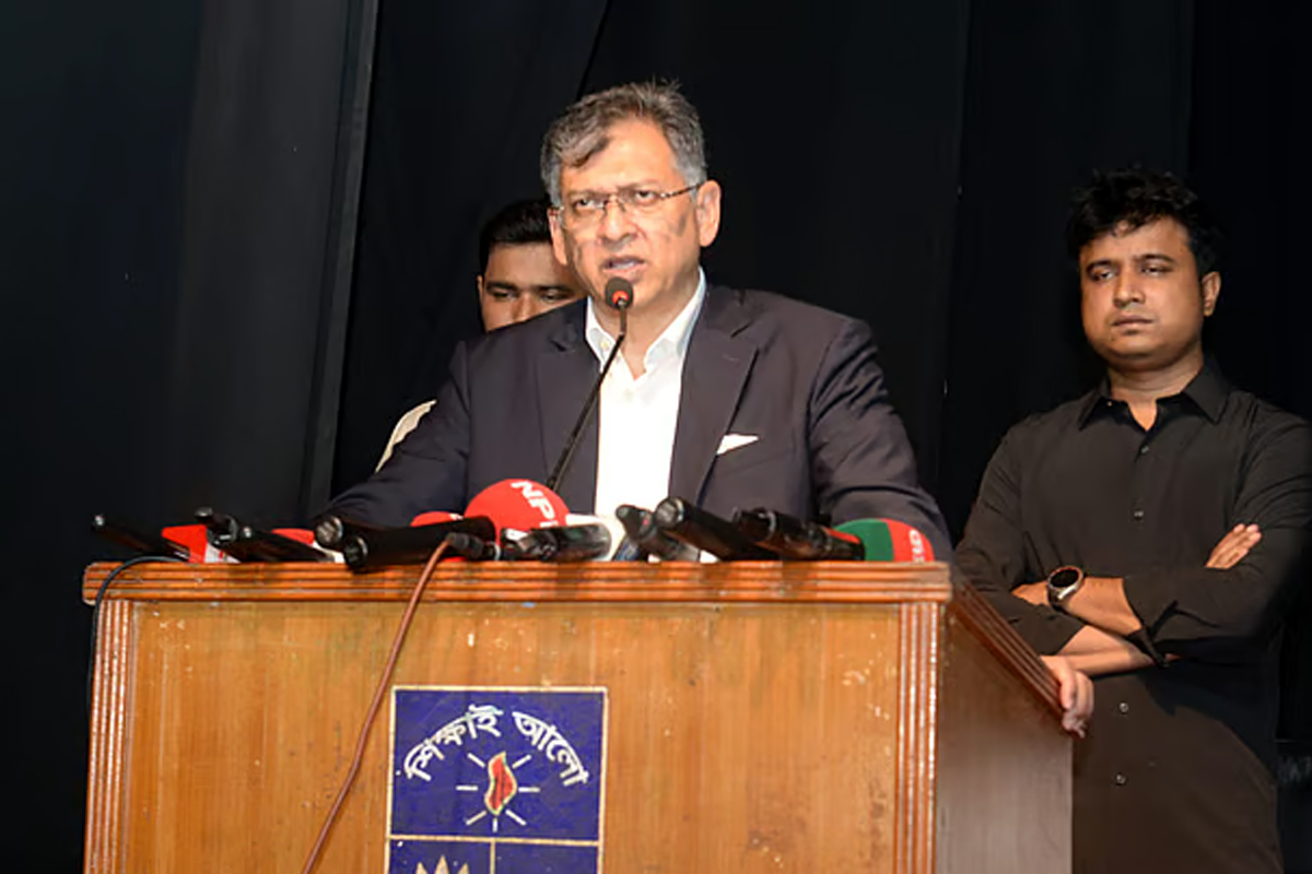 শেখ হাসিনা আত্মসমর্পণ করতে পারবেন না