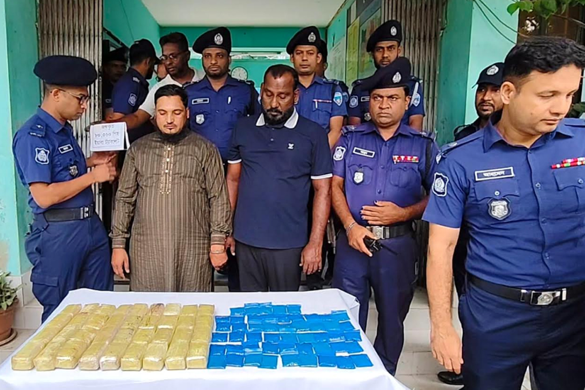 জিপ গাড়িতে লুকিয়ে ৮০ হাজার ইয়াবা পাচার