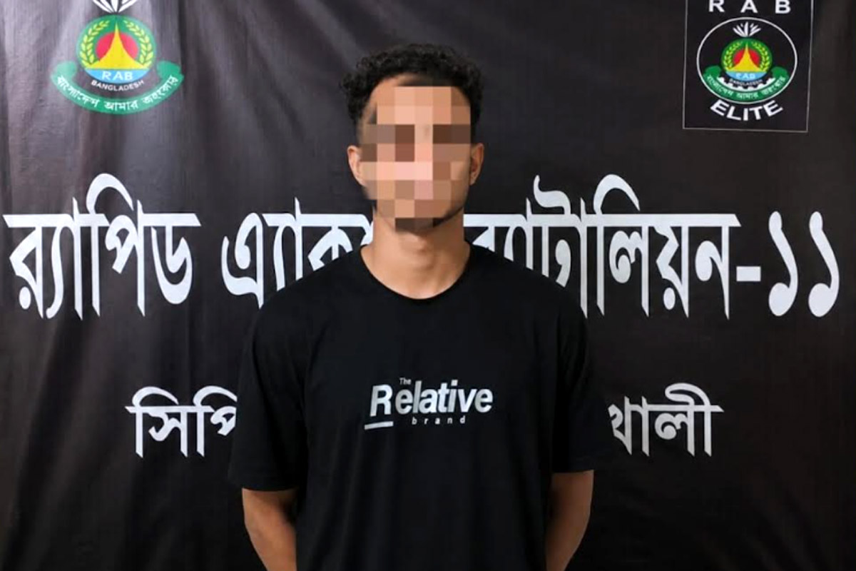 নোয়াখালীতে দুই চাঞ্চল্যকর হত্যা মামলার আসামিসহ র‍্যাবের হাতে গ্রেপ্তার ৩