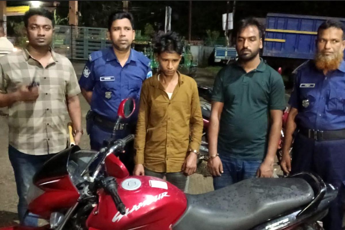 চোর ধরতে ছাত্রদল নেতাদের অভিনব কৌশল