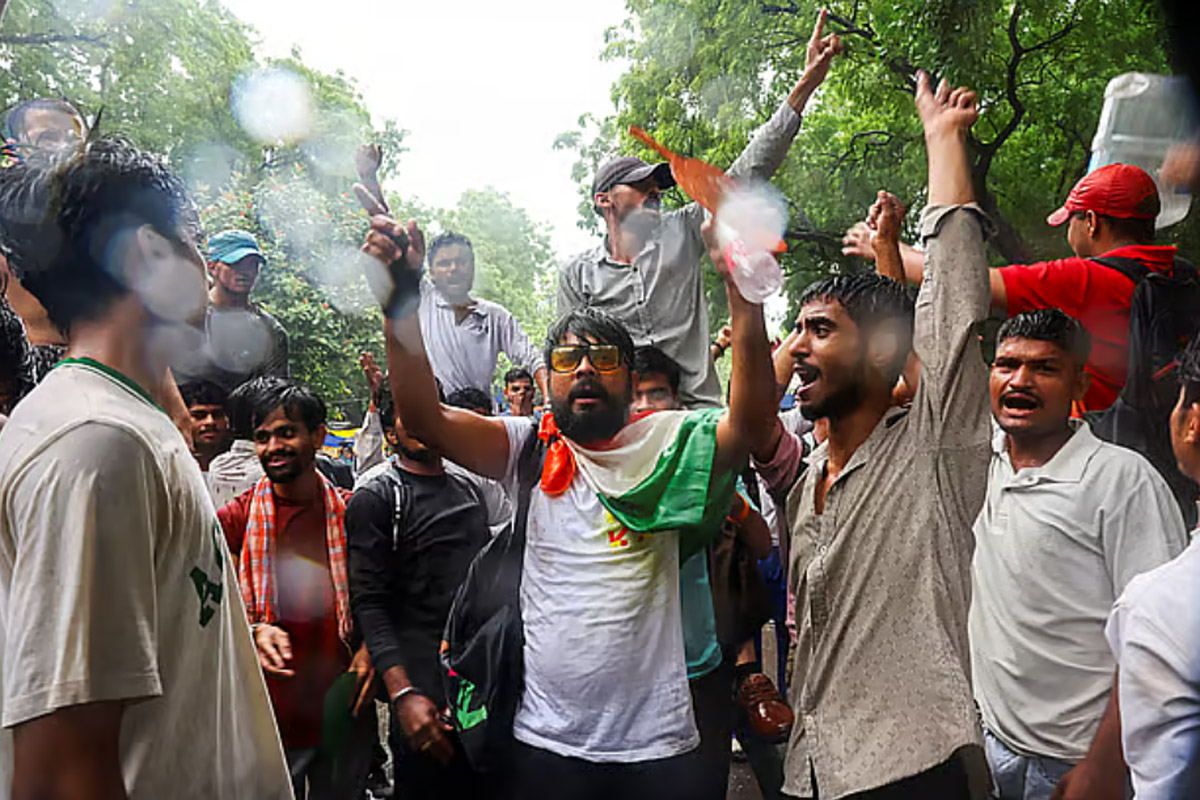 সিজেপি’র তীব্র বিক্ষোভে দিল্লিতে ১৬টি মেট্রো স্টেশন বন্ধ
