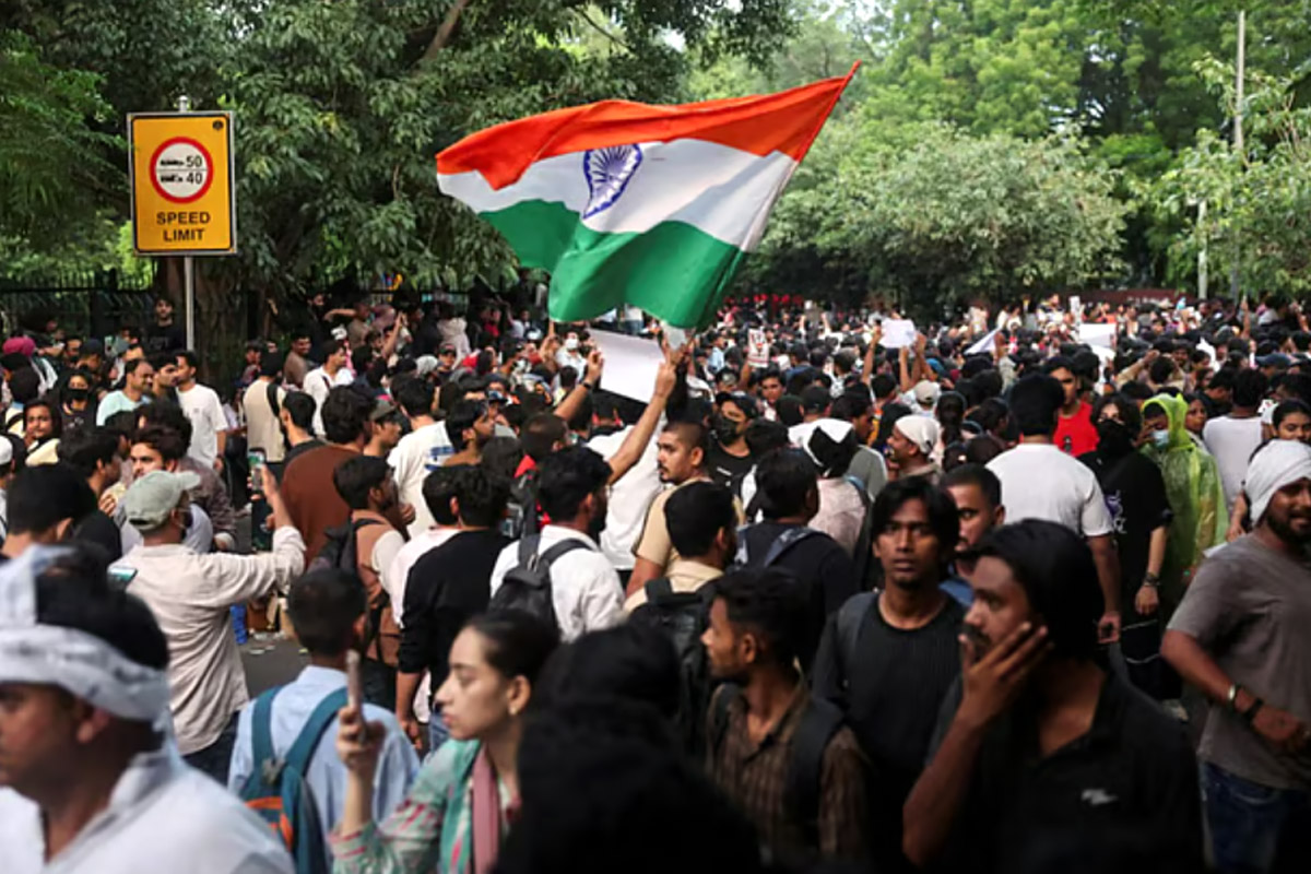 ভারতে শিক্ষামন্ত্রীর পদত্যাগে অনড় 'ককরোচ জনতা পার্টি'