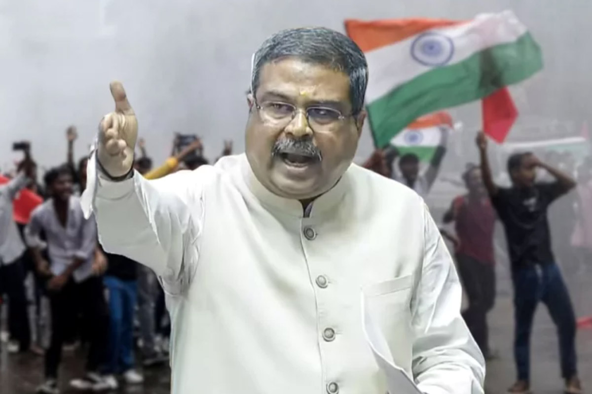 ভারতে আন্দোলনের মুখেও পদত্যাগ করছেন না ধর্মেন্দ্র