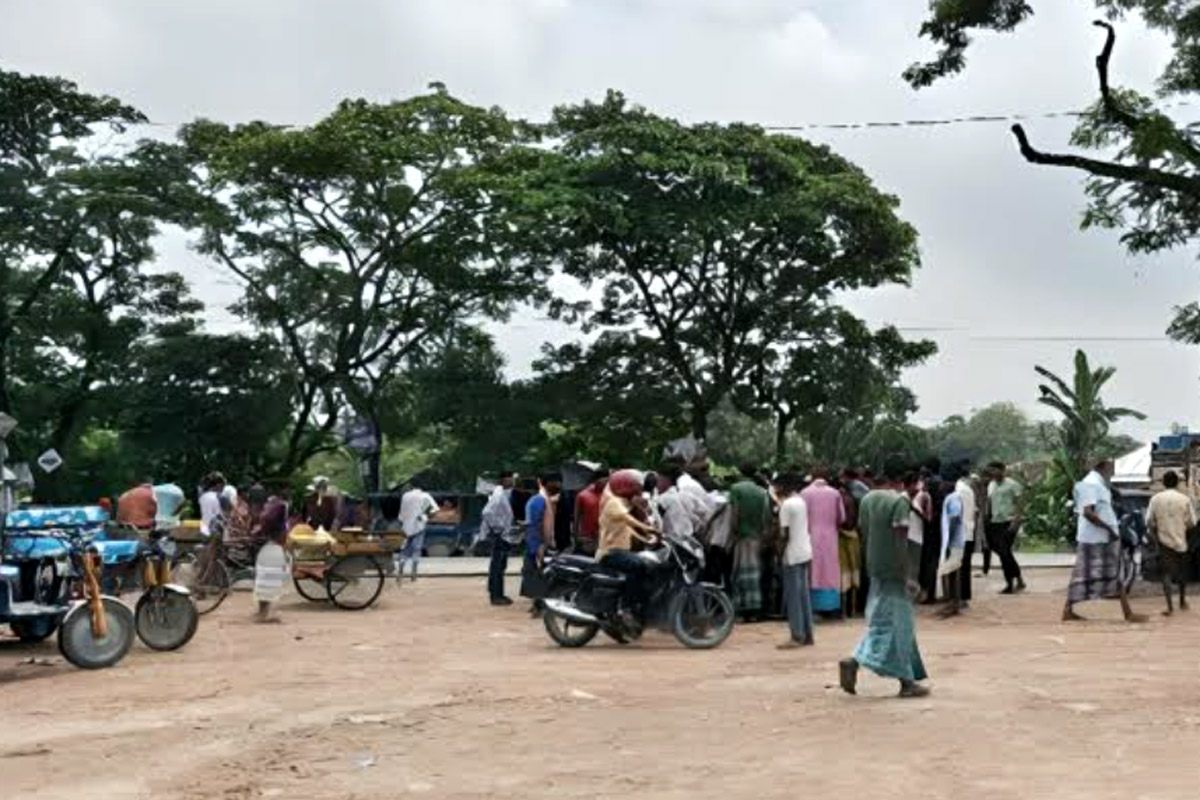 উল্লাপাড়ায় সড়ক দুর্ঘটনায় দুই ব্যক্তি নিহত