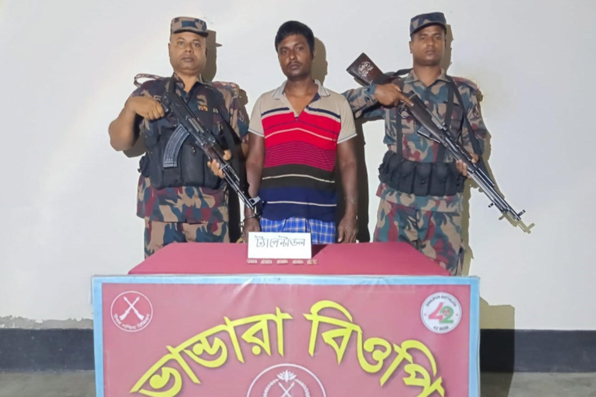 বিরল সীমান্তে ১ জন আটক, ৫০ পিস ভারতীয় ট্যাপেন্টাডল উদ্ধার