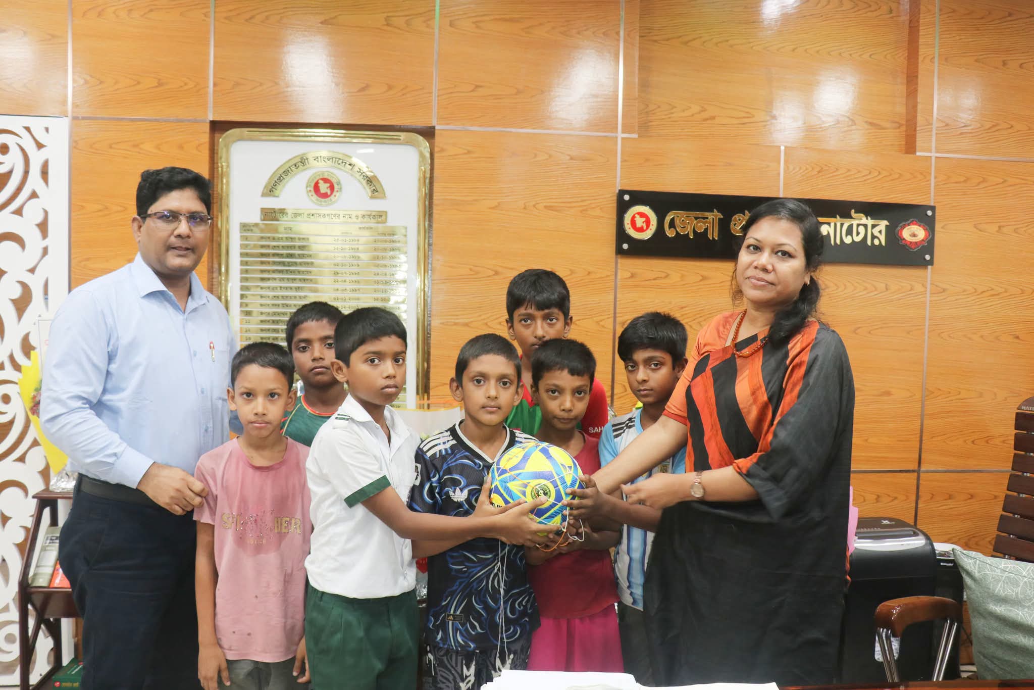 শিশুরা এলো জেলা প্রশাসকের কাছে, ফুটবল নিয়ে ফিরলো হাসিমুখে