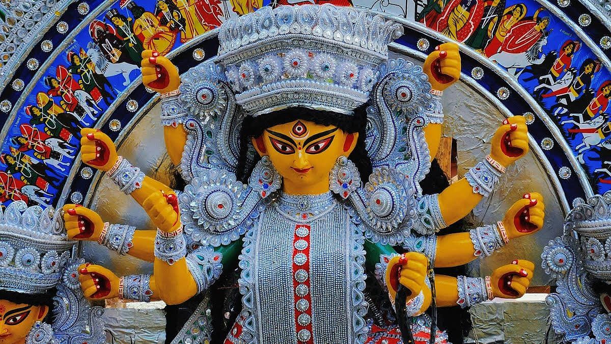 দুর্গোৎসবের আবাহনে শরৎ, স্মৃতির অলিন্দে চরনারচর