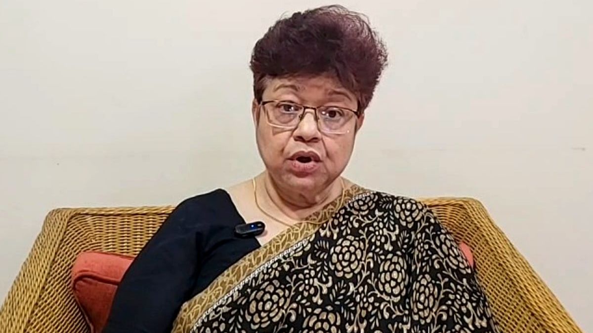 ঢাবিতে নিকাব বিতর্ক ও শিক্ষককে বিরতি: শ্রেণিকক্ষটা তাহলে কার