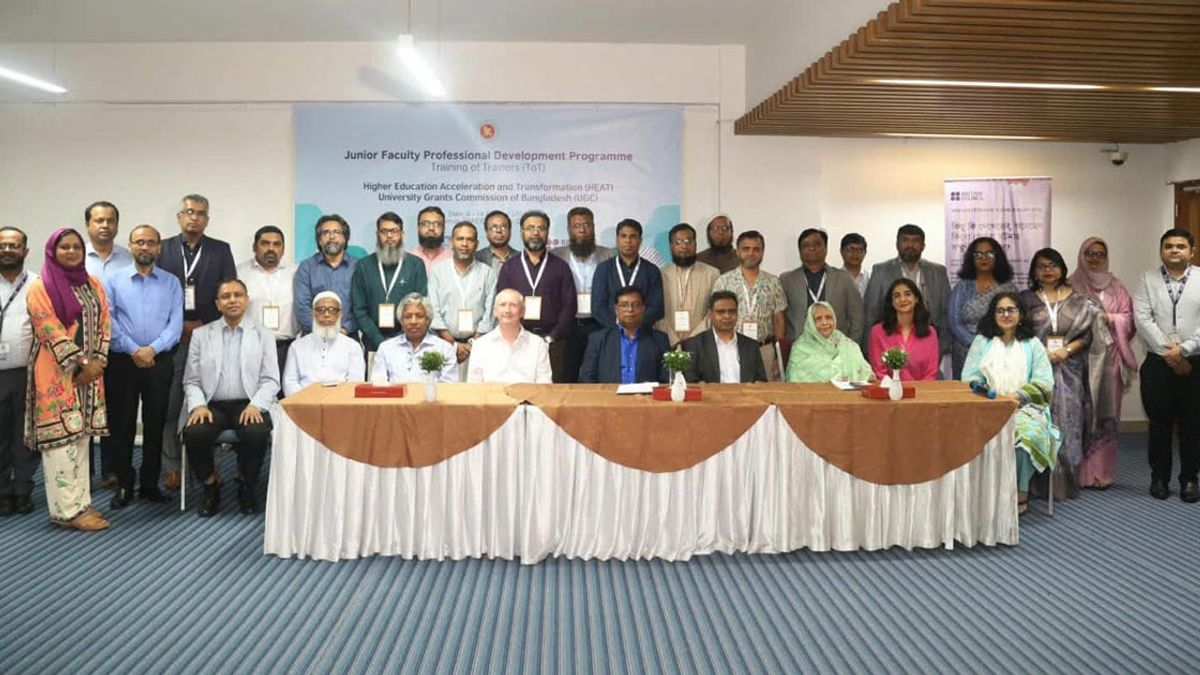 আগামী পাঁচ বছরে ৩ হাজার শিক্ষককে পিএইচডি অর্জনে সহায়তা দেবে ইউজিসি