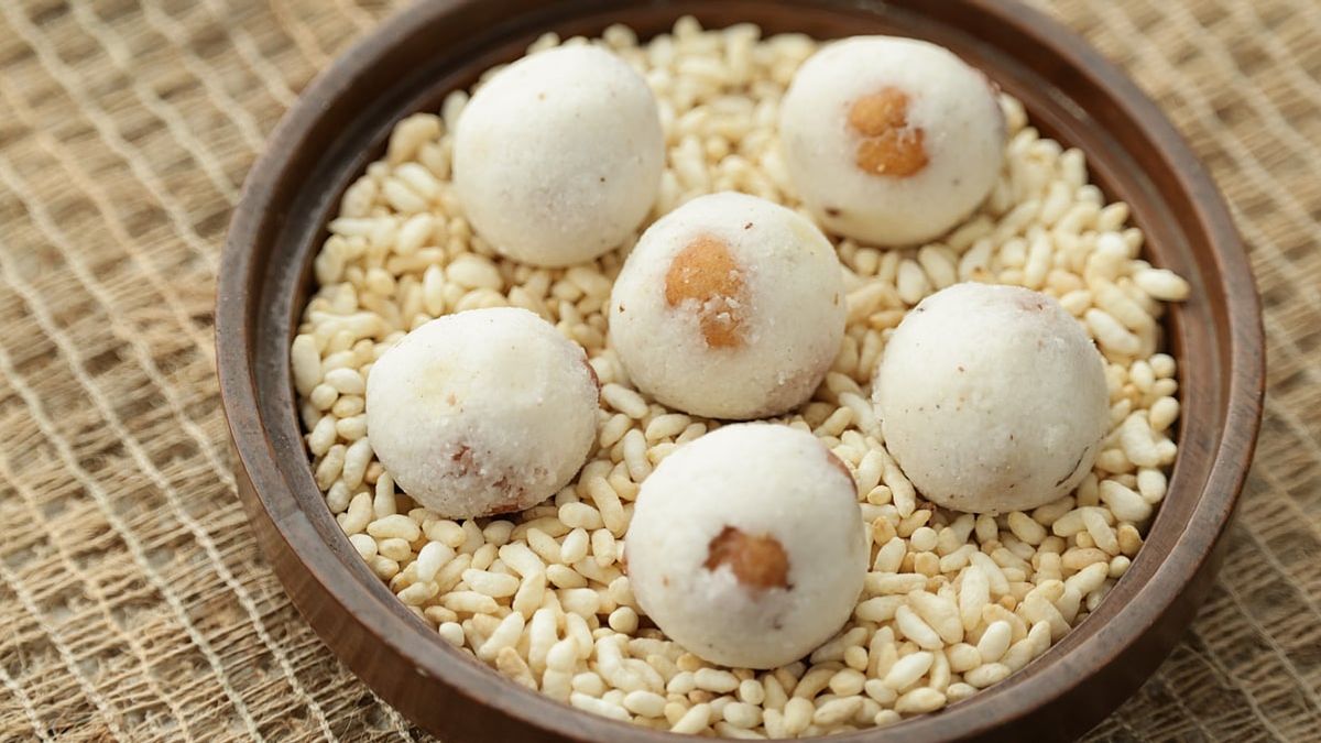 ক্ষীরের বল দিয়ে তৈরি হয় টাটকেশ্বর নাড়ু, দেখুন রেসিপি