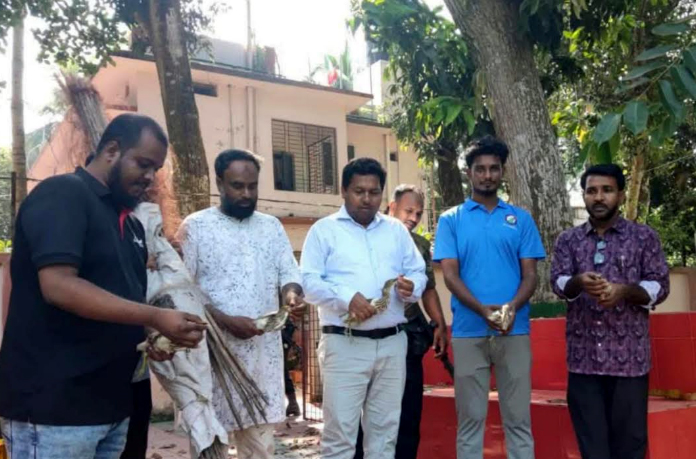 চলনবিলে উদ্ধারকৃত ৫টি বক অবমুক্ত করলেন সিংড়ার ইউএনও