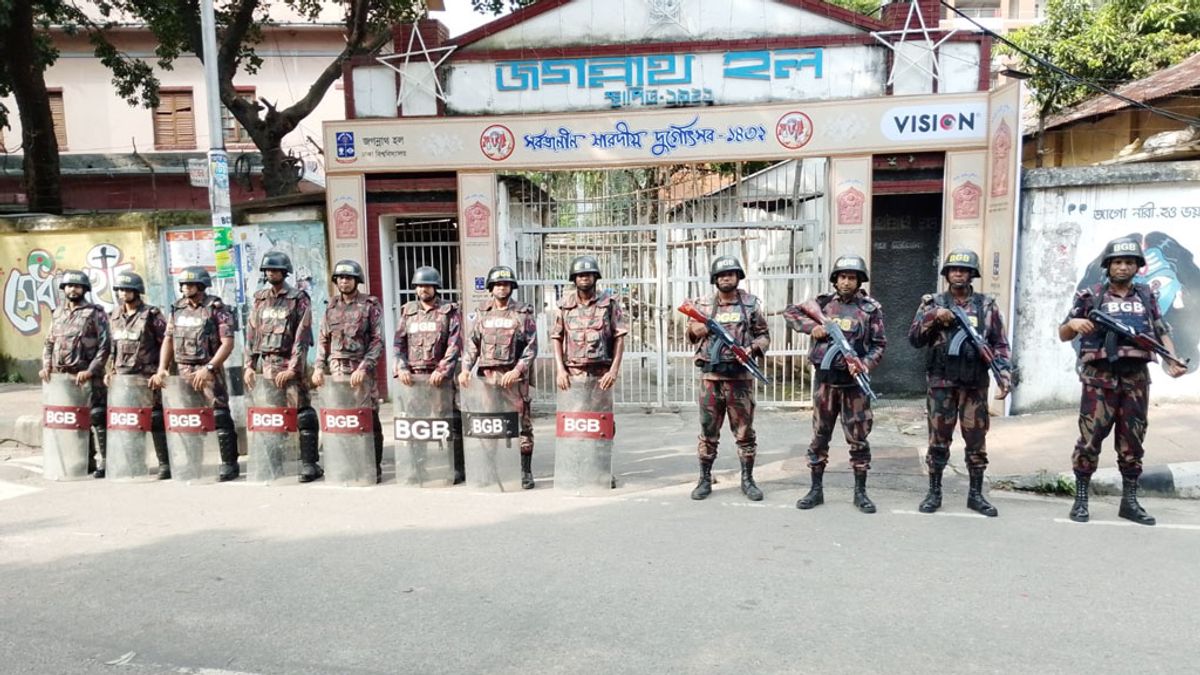 দুর্গাপূজার নিরাপত্তায় মাঠে বিজিবি-এসআরবি-পুলিশ-আনসার, আকাশে হেলিকপ্টার-ড্রোন