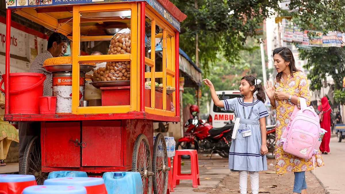 স্কুল ছুটির পর যে কারণে শিশুকে রাস্তার খাবার দেবেন না