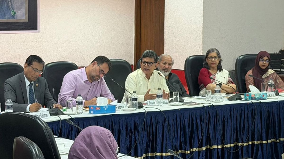 কাঠামোগত ফাঁদে আটকে আছে দেশের অর্থনীতি: হোসেন জিল্লুর রহমান