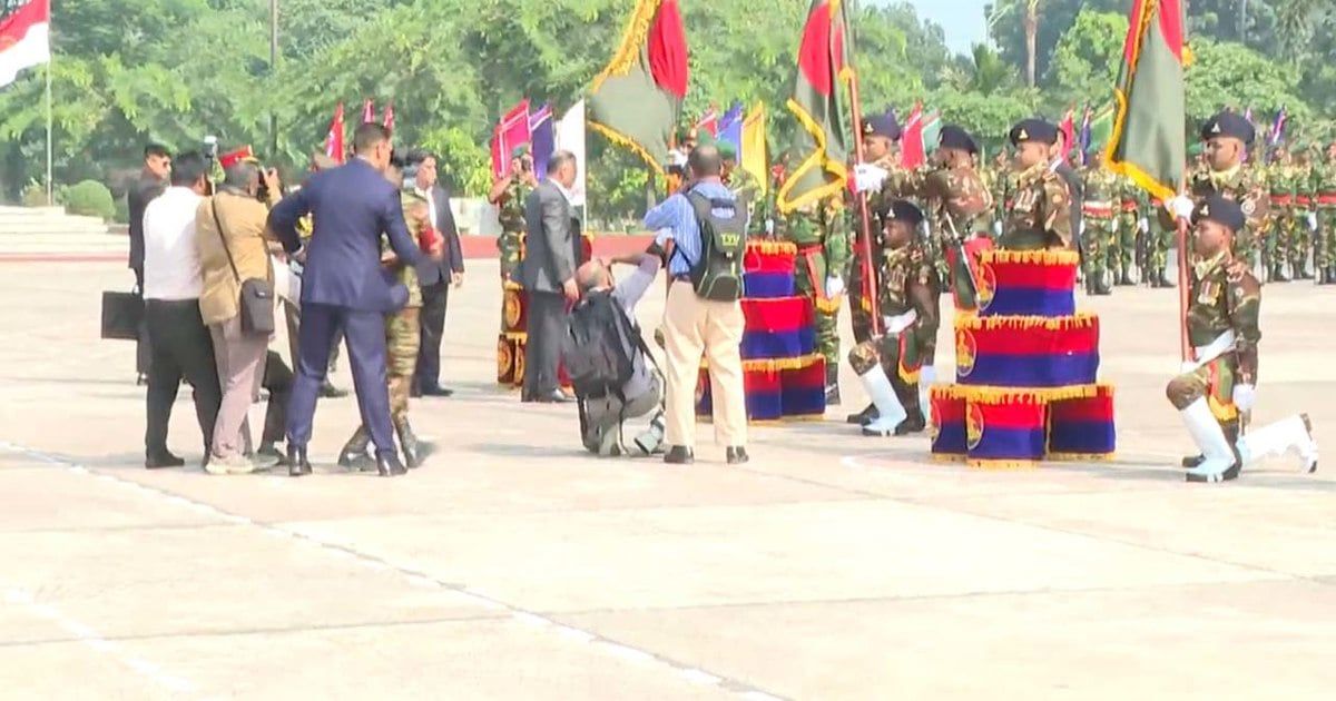 সেনাবাহিনীর ৭টি ইউনিটকে জাতীয় পতাকা দিলেন প্রধানমন্ত্রী