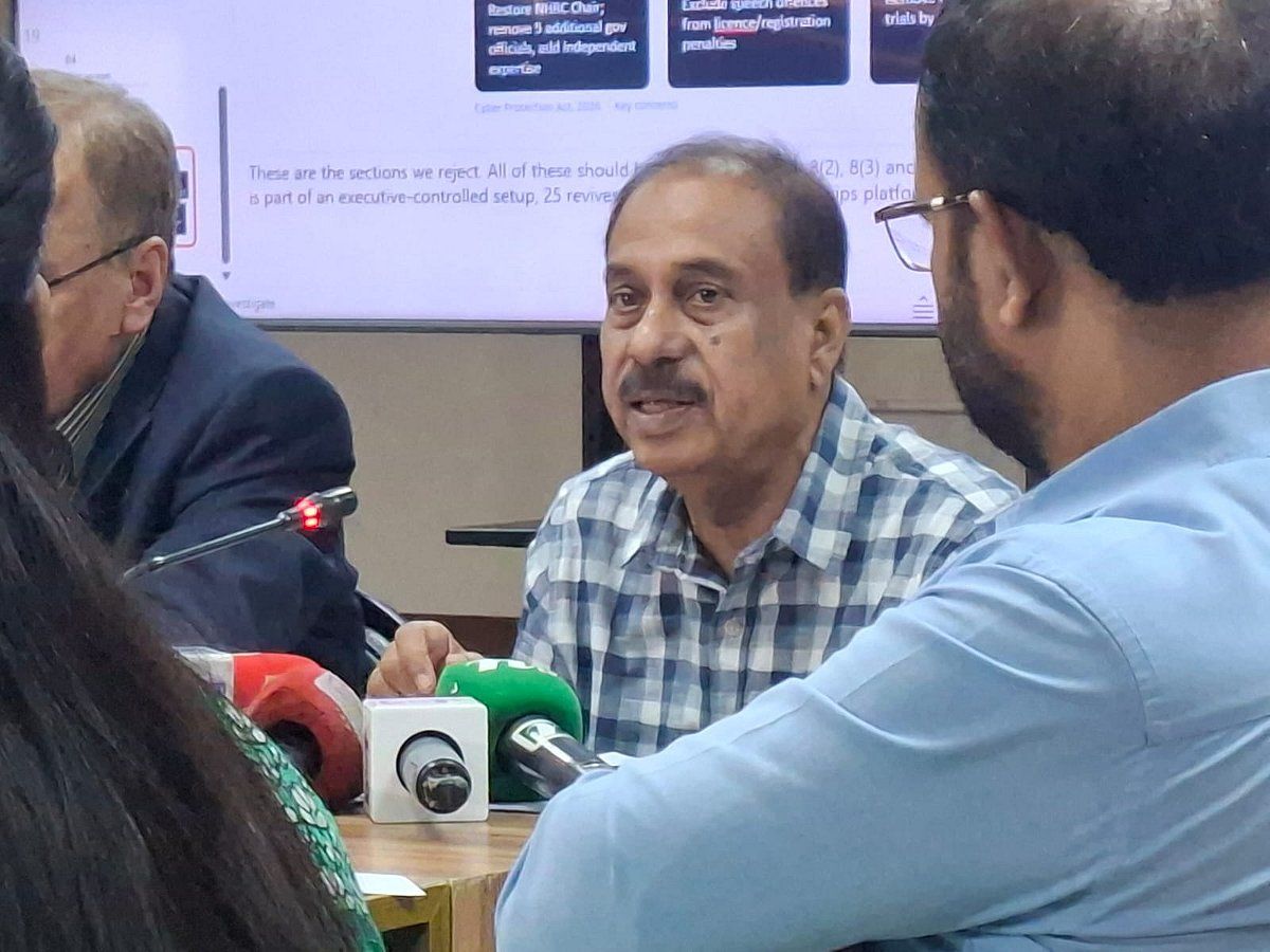 দয়া করে হাতটা বাঁধবেন না, আমাদের কাছে আবার আসতে হবে: মতিউর রহমান চৌধুরী