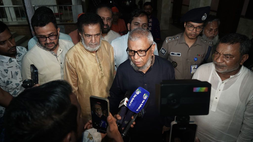 সরকার দুর্গাপূজা সুষ্ঠুভাবে উদ্‌যাপনে সর্বাত্মক সহযোগিতা দিয়েছে: শ্রমমন্ত্রী