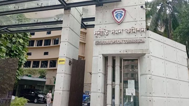 ভল্টের টাকা আত্মসাৎ: ব্যাংক কর্মকর্তাসহ দুজনের বিরুদ্ধে দুদকের মামলা
