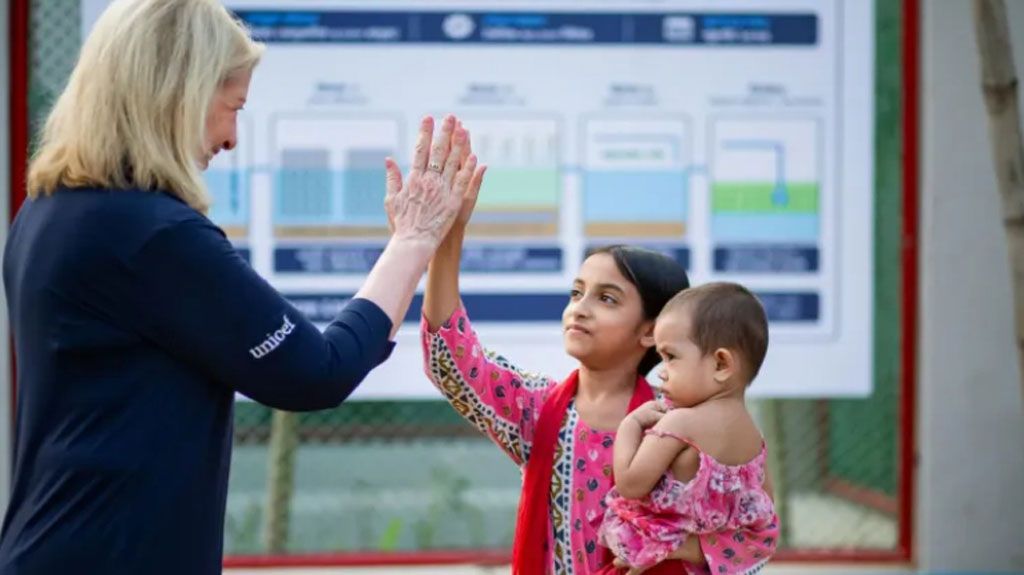 বাংলাদেশে শিশুদের জন্য জরুরি বিনিয়োগের আহ্বান ইউনিসেফের নির্বাহী পরিচালকের