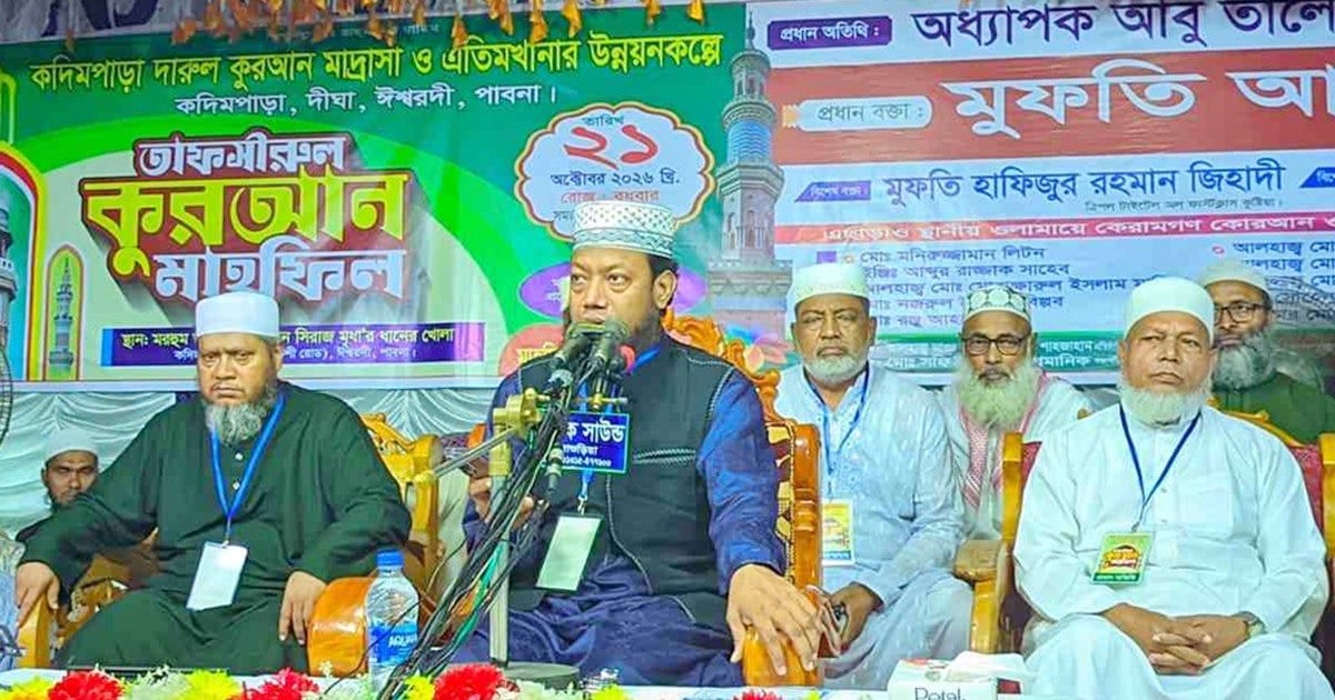 ‘বাধা উপেক্ষা করে’ আমির হামজার তাফসির মাহফিল সম্পন্ন