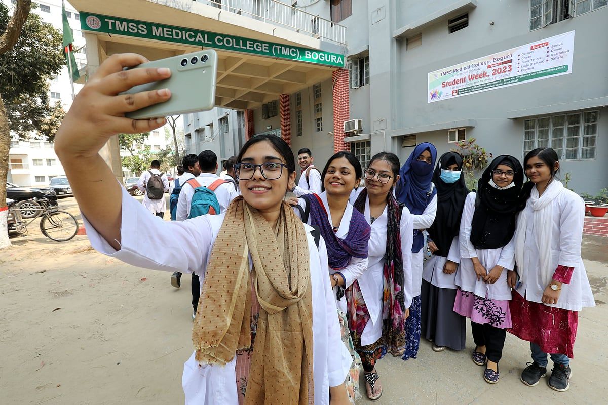 চিকিৎসাশিক্ষায় ৬৩ শতাংশই ছাত্রী, ডেন্টাল ও নার্সিংয়েও এগিয়ে