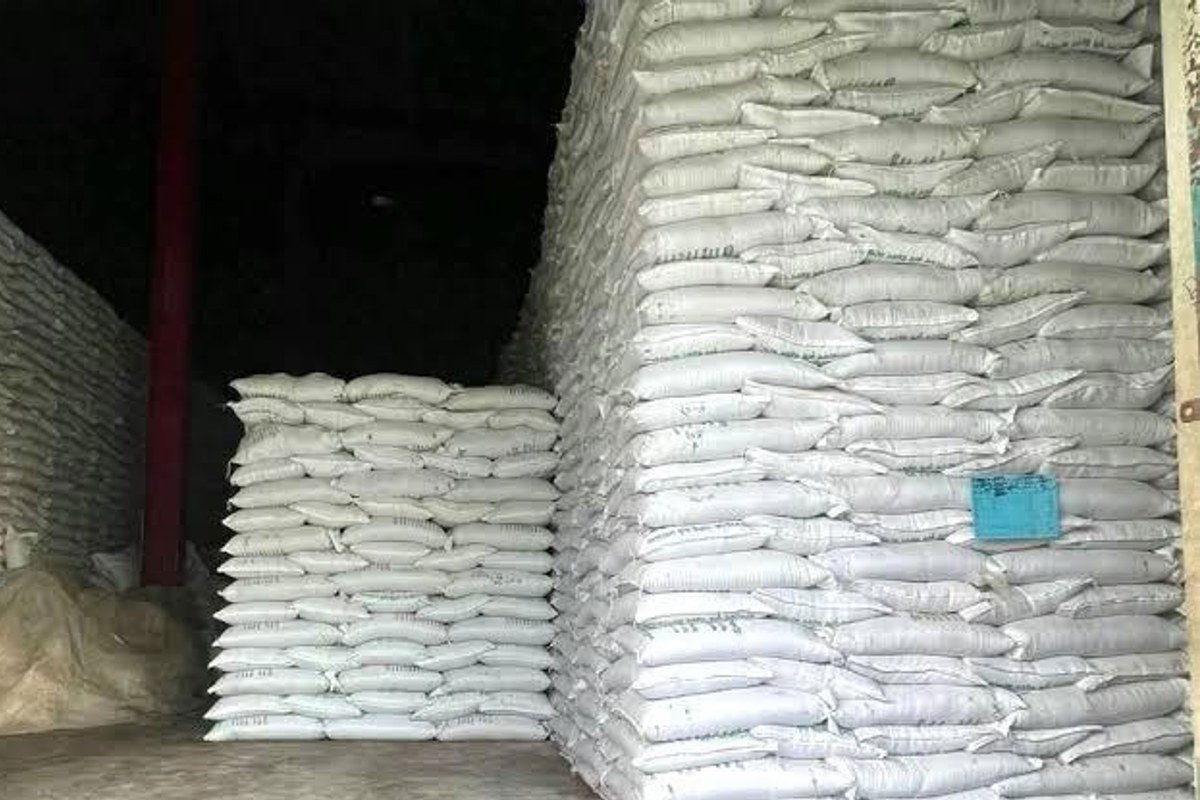 সারের ডিলারে স্বজন তোষণ