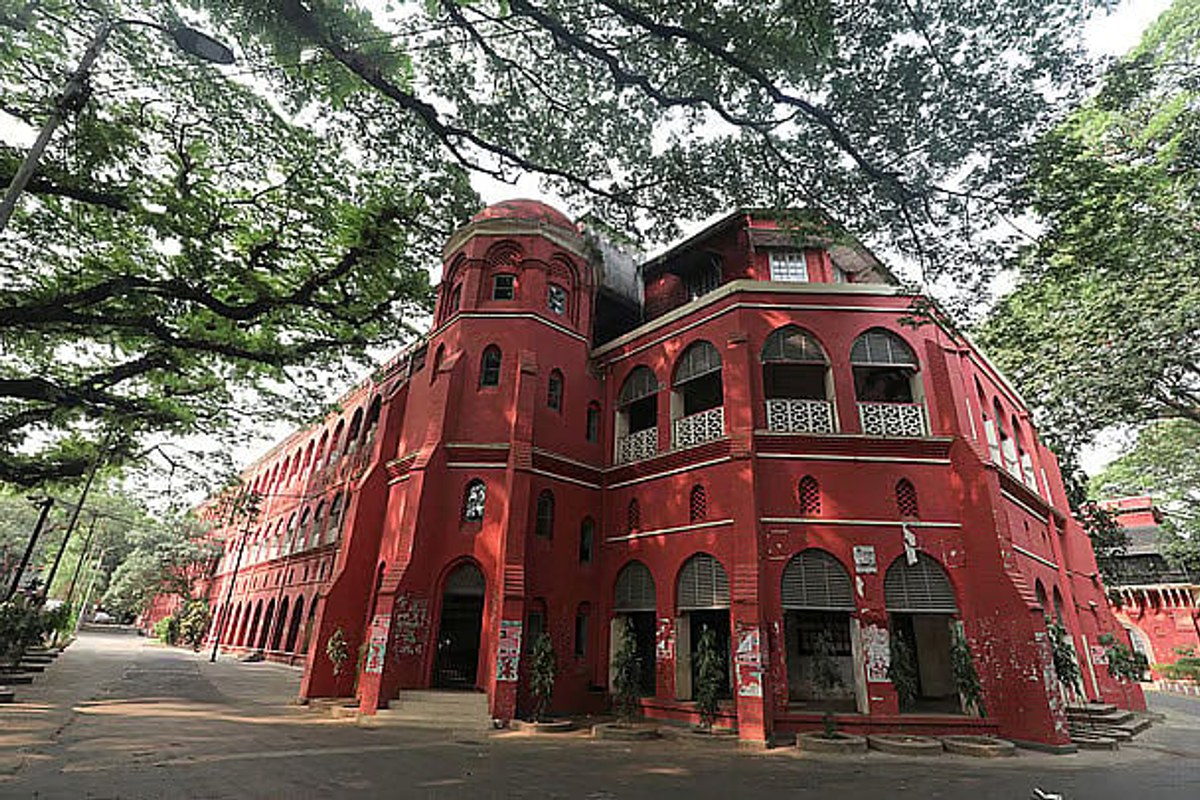 নিজের নামে রেলওয়েতে প্রায় কোটি টাকার বিল, জানেনই না গৃহিণী কোহিনূর