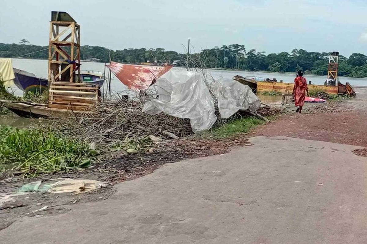 নলছিটি ফেরিঘাটের রাস্তা মেরামত, যাত্রীদের স্বস্তি