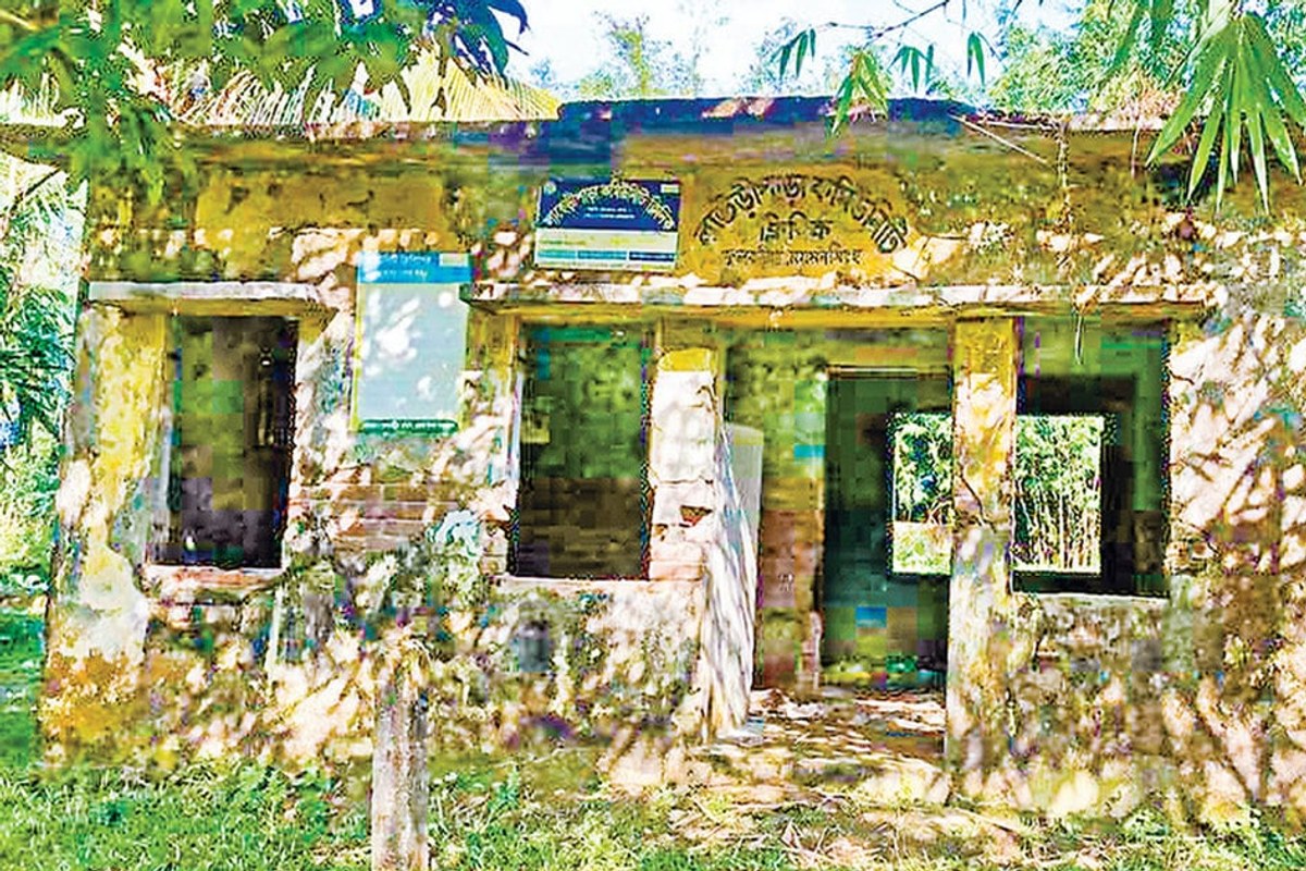 ফুলবাড়ীয়ায় ৫৩ কমিউনিটি ক্লিনিকের ২৭টিই ঝুঁকিপূর্ণ