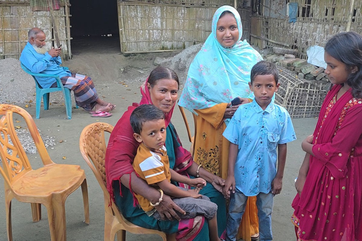 দীর্ঘ বিরতির পর আবার পড়াশোনা, ৫২ বছরে শেফালীর এইচএসসি জয়
