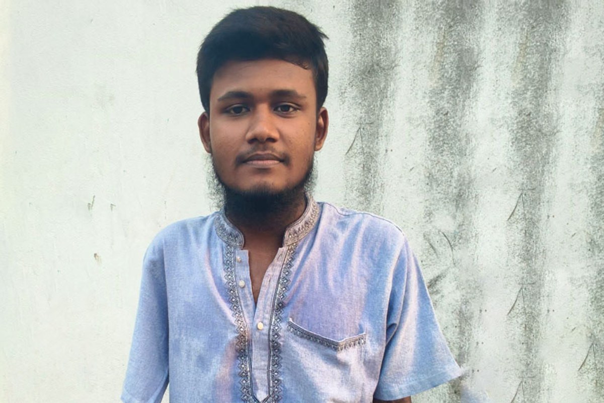 বিদ্যুৎস্পৃষ্টে দুই হাত হারানো সীতাকুণ্ডের রাব্বি এবারও পেলেন জিপিএ-৫