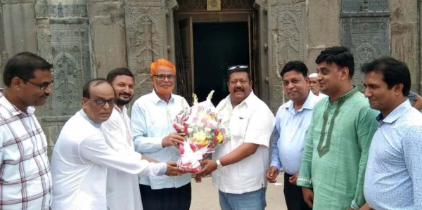 চাঁপাইনবাবগঞ্জে সোনামসজিদ পরিদর্শন করলেন কবির বিন আনোয়ার