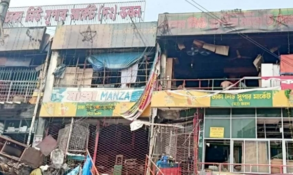 নিউ সুপার মার্কেটের আগুন সম্পূর্ণ নিভলো 