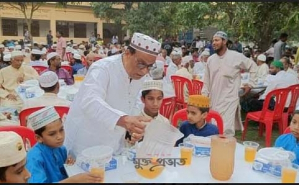 চাঁপাইনবাবগঞ্জে আর্তমানবেতর সেবায় নিয়োজিত সৈয়দ পরিবার ও জিকে ফাউন্ডেশন
