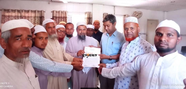 প্রধানমন্ত্রী বরাবর স্বামরকলিপি দিলেন ইসলামিক ফাউন্ডেশনের শিক্ষকরা