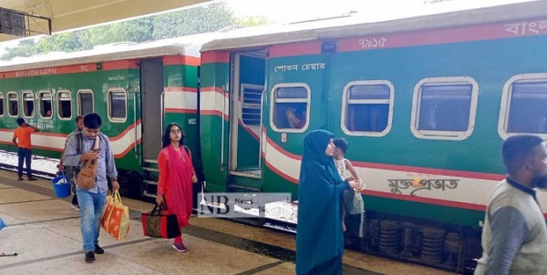 ঈদে বিড়ম্বনা ছাড়া ঘরে ফিরছে মানুষ