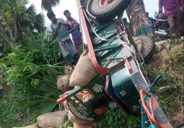 বদলগাছীতে ধান বোঝাই ট্রলি উল্টে চালকের মৃত্যু